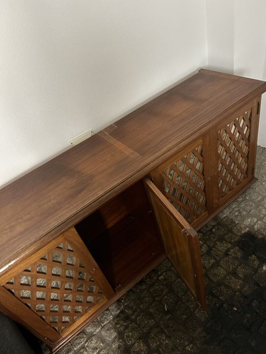 Aparador de sala com portas espelhadas