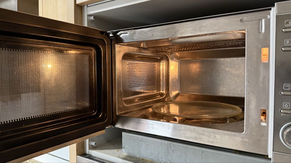 Micro-ondas Nodor de encastre inox com grill – 20L