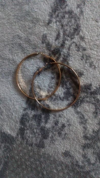 duże złote okrągłe kolczyki kółka koła hoop hoops