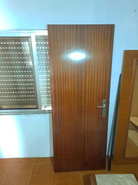 4 Portas de madeira maciça e vidro