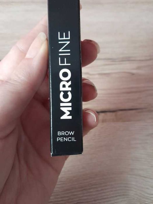 Kredka do brwi Avon Micro Fine 0,13g Brunette.