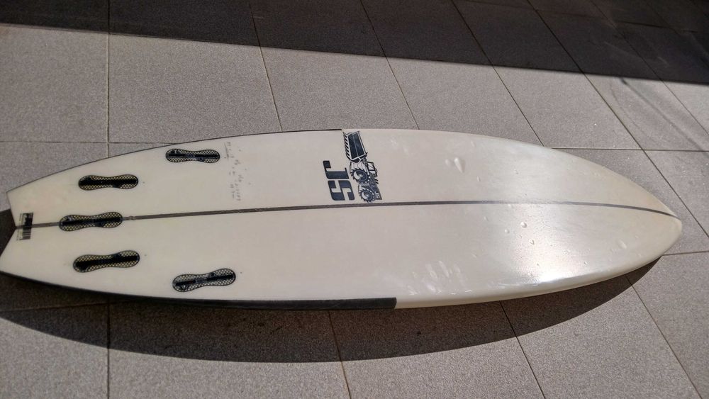 JS 5'09 Black box 3 com 29.9lt swallow tail