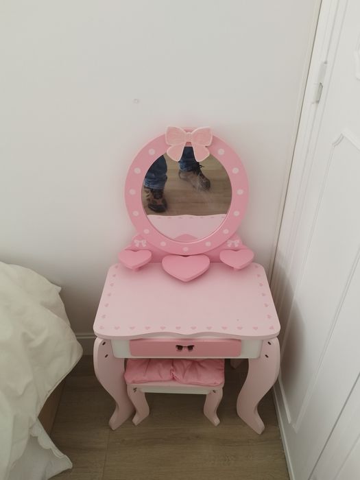 Mesa de maquiagem de criança