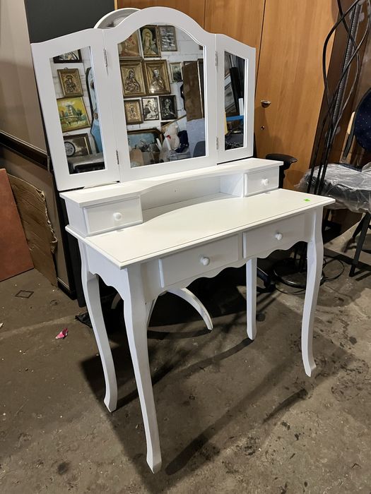 Toaletka biała z lustrami