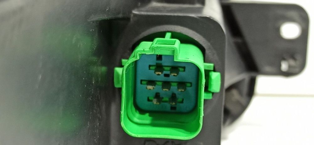 FAROL ESQUERDO FORD FIESTA (CBK) AMBIENTE