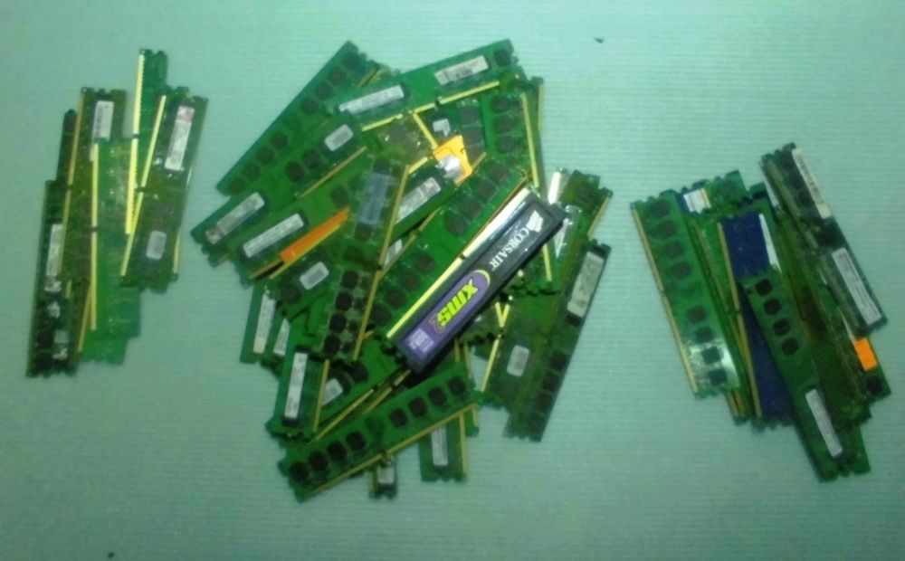 Оперативка для комп"ютера DDR2-1 Gb та 512Мб - є кількість