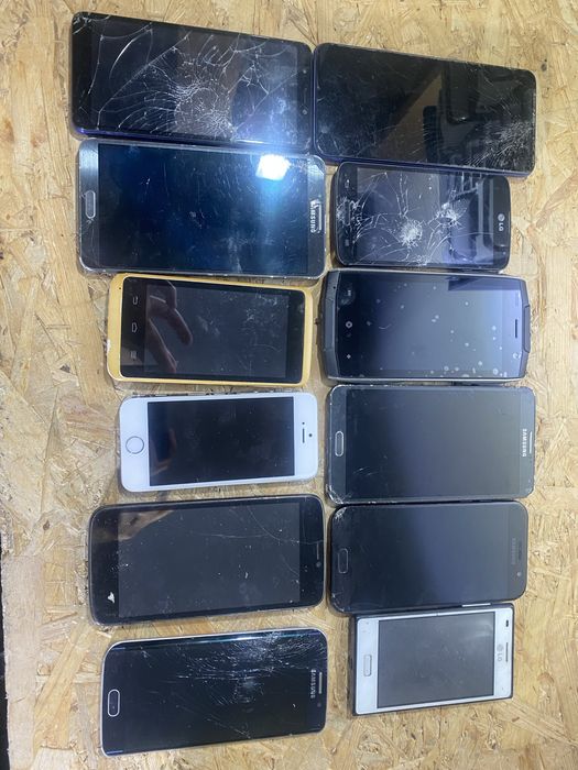 Zestaw telefonow do naprawy lub na czesci