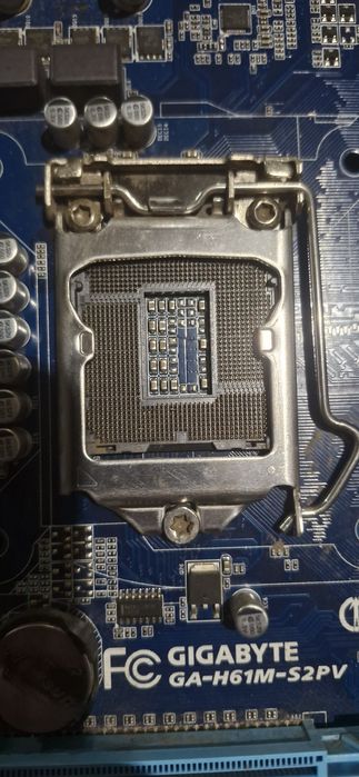 материнка GIGABYTE H61M-S2 PV
