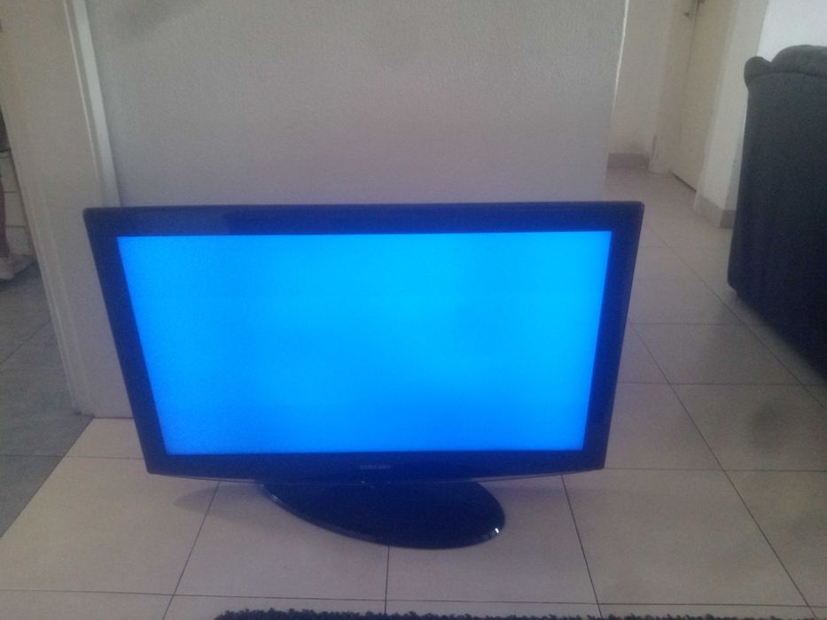 Televisão plasma em bom estado