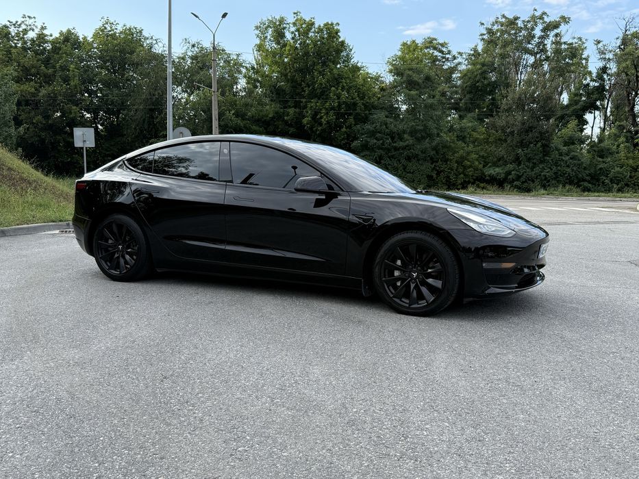 Продам  Tesla 3