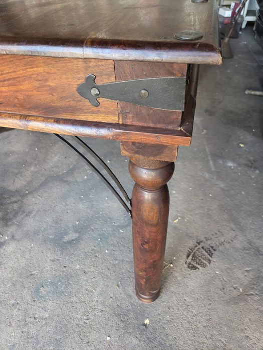 Mesa de jantar  em madeira exótica