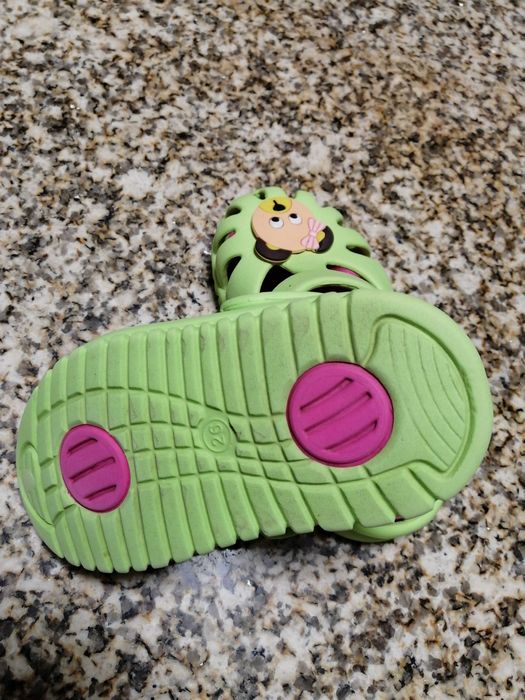 Crocs para menina tamanho 26 em ótimo estado