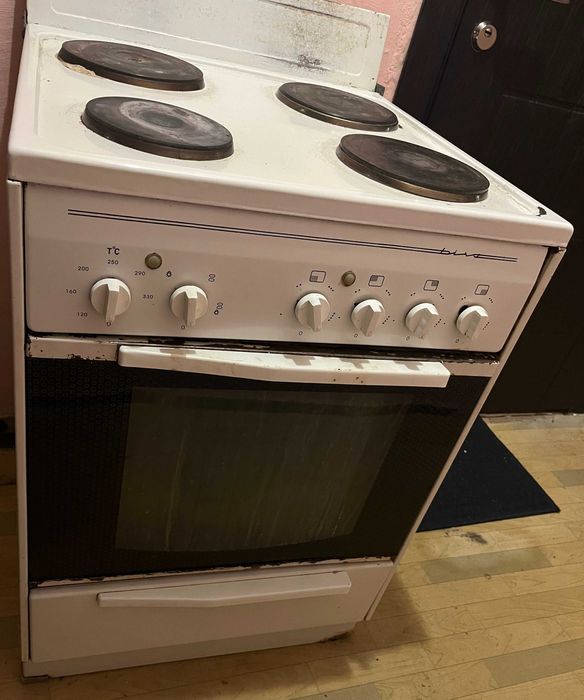 Продаю електроплиту