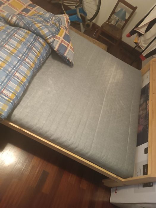 Cama de Casal IKEA em Pinho + Estrado + Colchão (reservada)