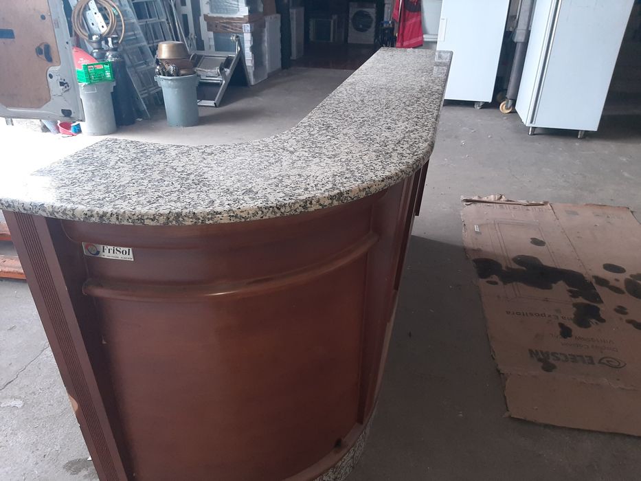 Vitrine refrigerada e balcao frio