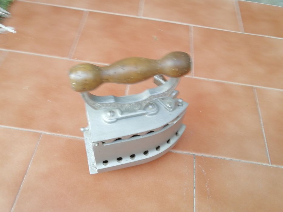 Ferro antigo em ferro