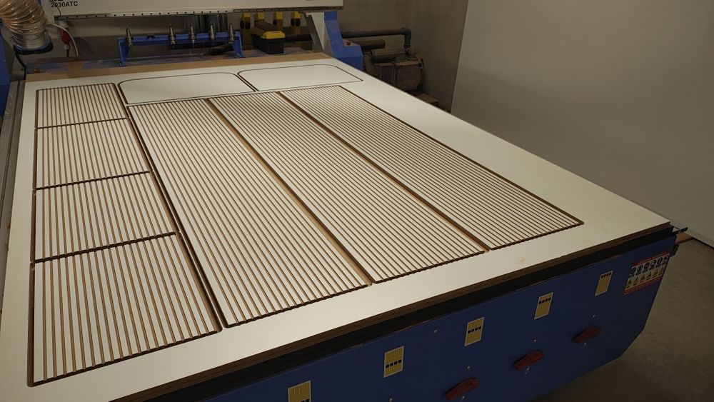 Fronty surowe MDF Tz plus, narożniki ryflowane