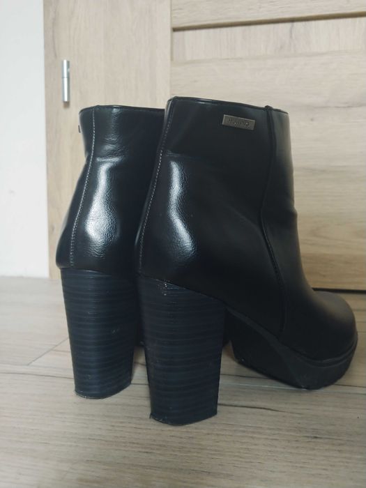 Buty na obcasie r. 38