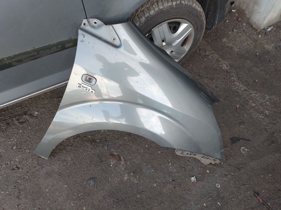 Błotnik Przedni  Prawy Lak 1C3 Toyota Corolla Verso Wysyłka