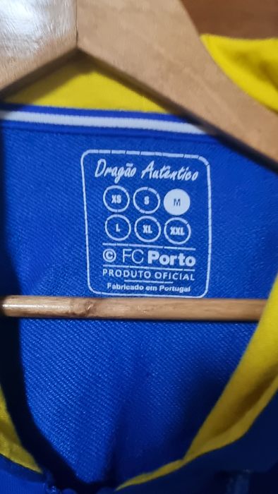 Sweter  com capuz do porto.