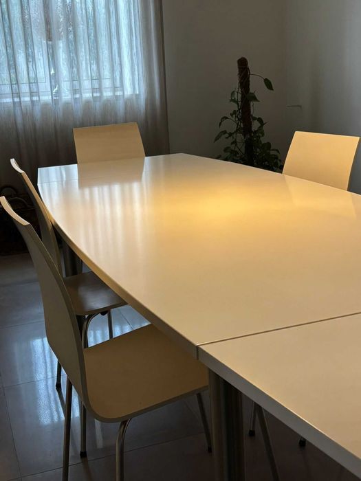 Mesa Extensível com 6 cadeiras BoConcept