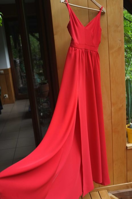 czerwona elegancka długa sukienka suknia wizytowa koktajlowa maksi