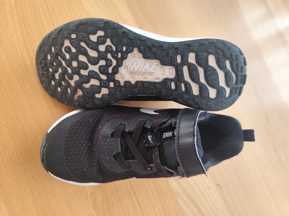 Buty Nike chłopiec, czarne, rozm. 30, adidasy