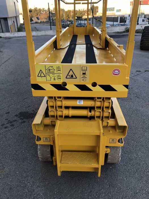 Plataformas Elevatórias Tesoura Elétricas 8 mts