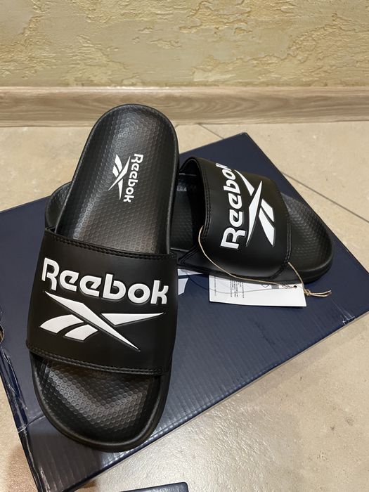 Шлёпы черные Reebok