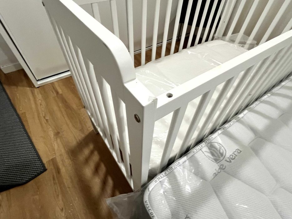 Pack de berço / cama de grades mais colchão para criança