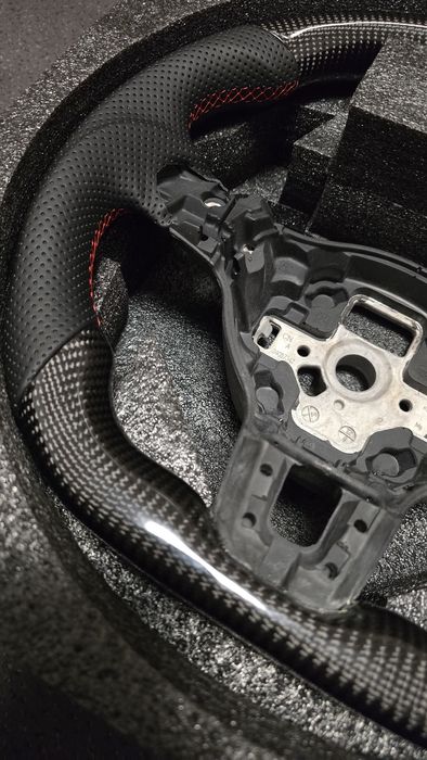 Volante de Fibra de Carbono e Couro Nappa para Volkswagen