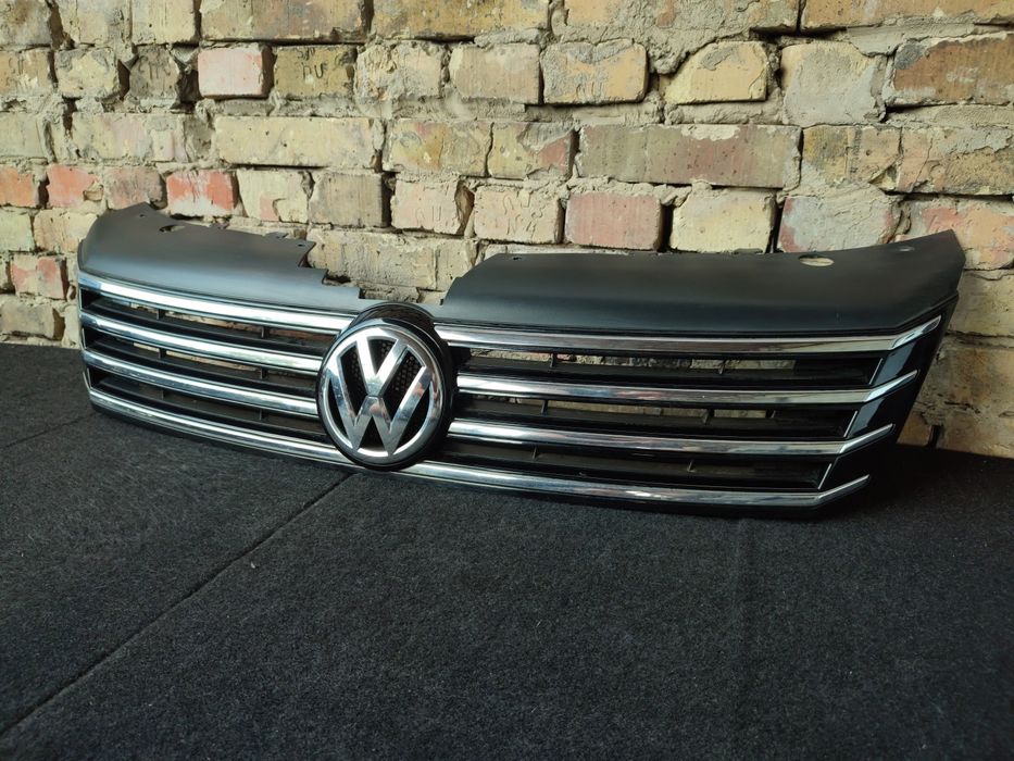 Решітка радіатора Фольксваген Пассат Б7 решітка бампера Volkswagen Passat B7 3AA853651