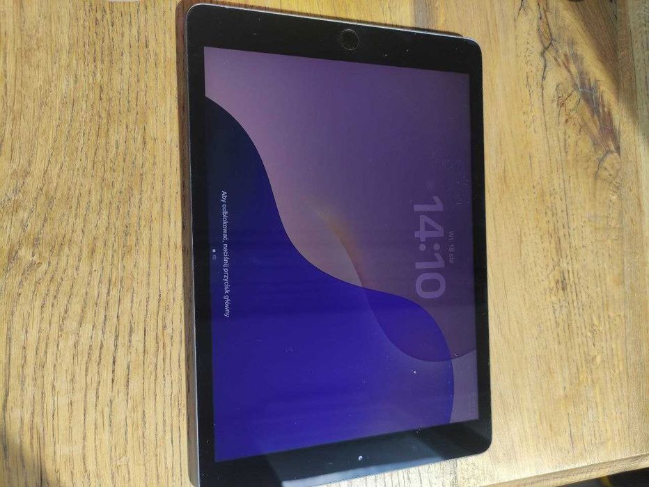 iPad 8 gen. 10,2" 32 GB Wi-Fi + etui