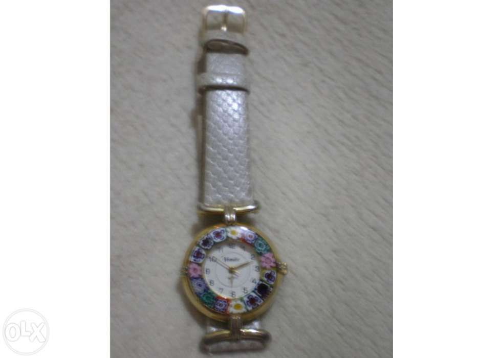 Relógio com vidro de Murano