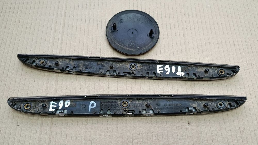 bmw e90 chrom znaczek maski oryginał