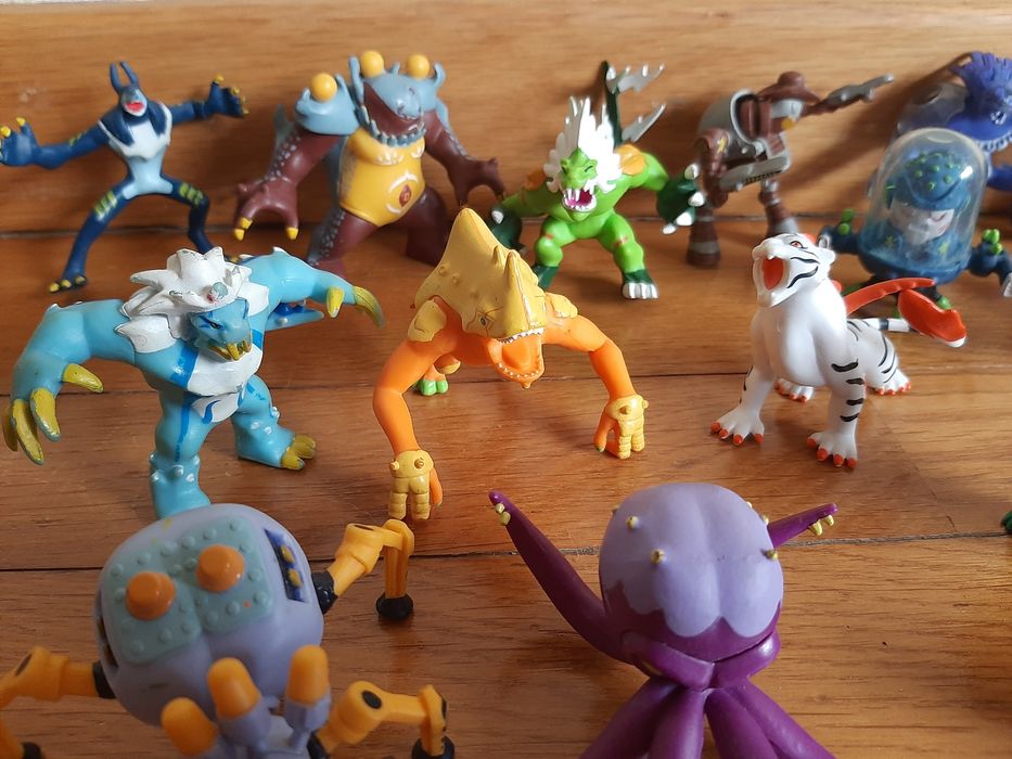 Diversas figuras Invizimals