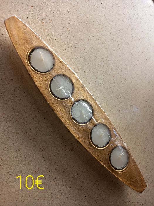 Velas com base em forma de barco