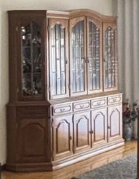 Movel de sala e  vitrine.
