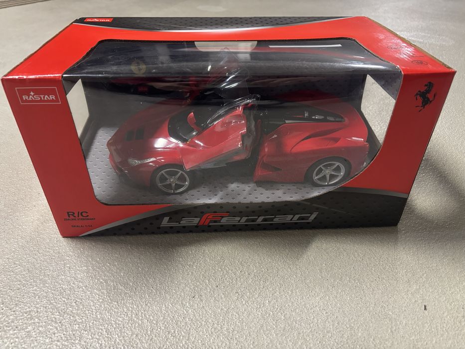 Ferrari zdalnie sterowane 1:14 firmy Rastar