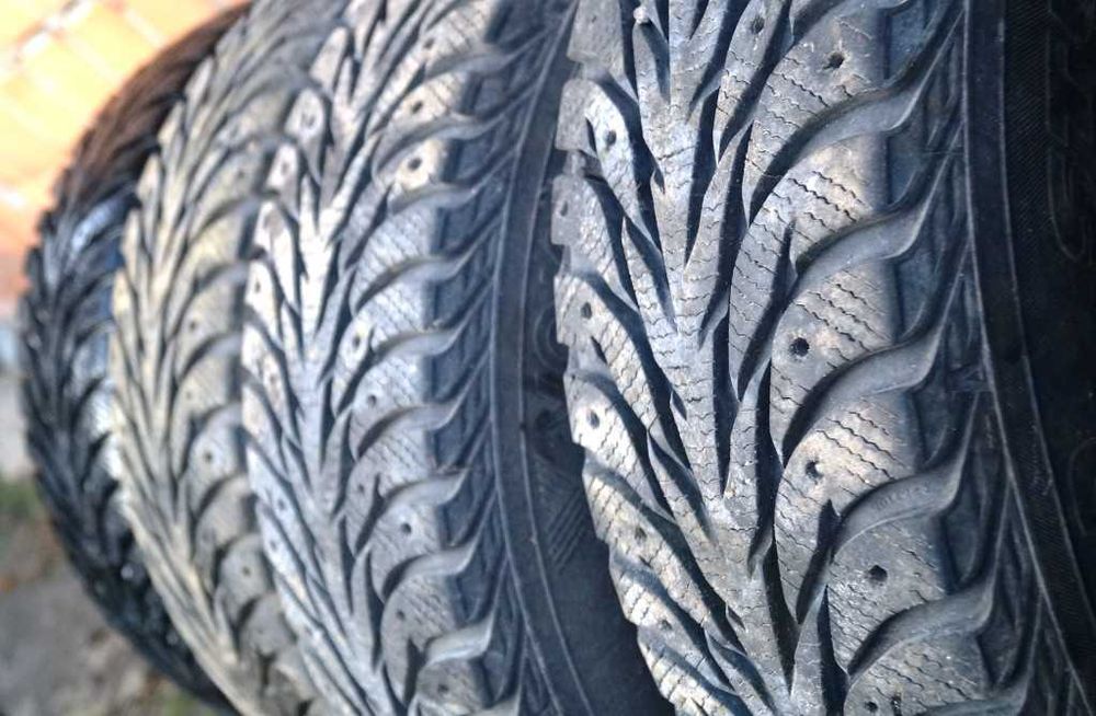 Продам зимние шины зимнi скати yokohama 185/70 r14: 1 400 грн ...