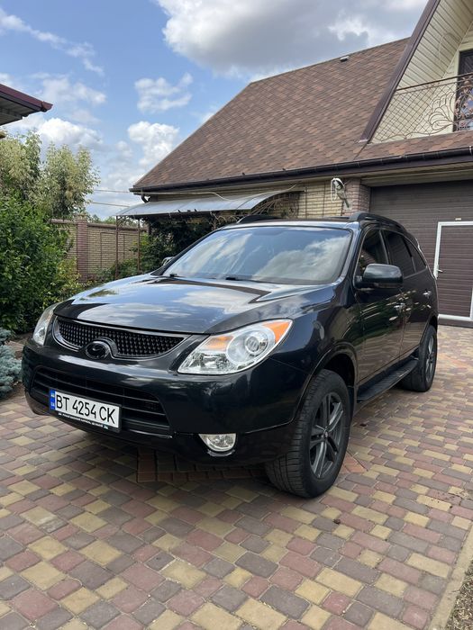 Hyundai ix55 (Veracruz) 3.0 V6 CRDi VGT AT Premium 
Другий власник ,зроблено дуже багато роботи по авто (шумо вібро ізоляція ,ходова частина в ідеальному стані ,масла фільтра ,свічі накалу ,ремні ролики ,генератор,проставки в круг і тд)
Всі питання по телефону 
Авто знаходиться Херсон обл/Велика Олександрівка
09******47

Ціна
