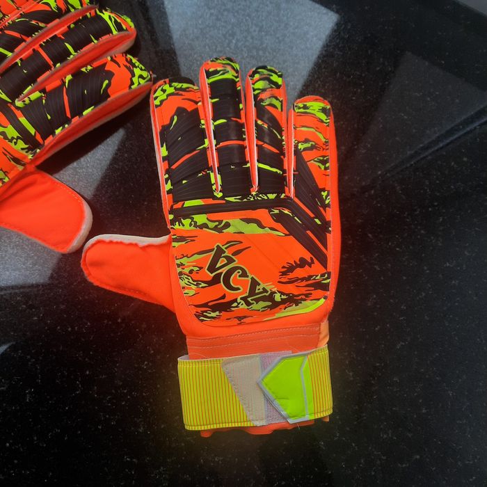 воротарские перчатки