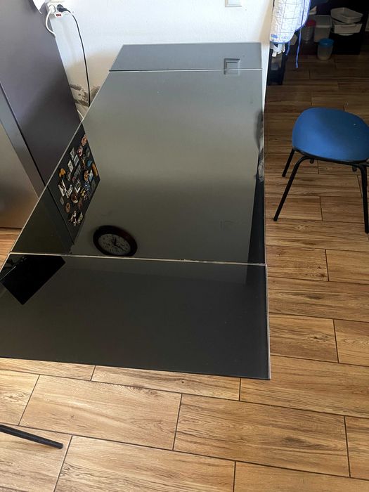 Mesa de vidro preta extensível