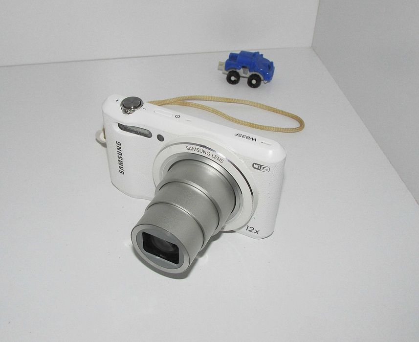 Samsung WB35F 16.2MP Smart WiFi & NFC Digital Camera