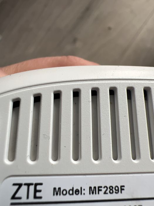 Roter ZTE 5g Model:Mf289f