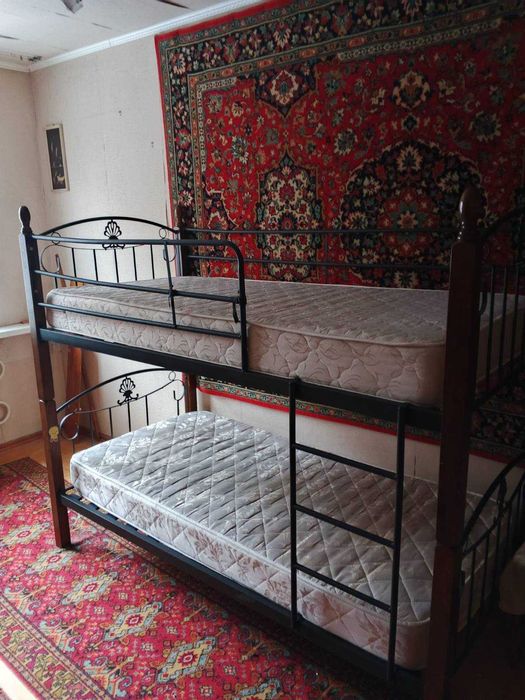 Дитяче двоярусне ліжко