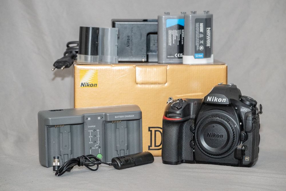 Nikon D850, body, grip plus dodatki!
