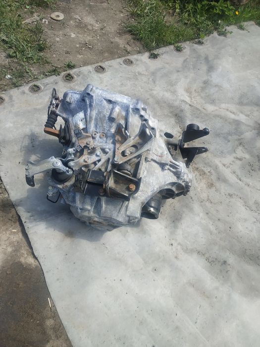 Коропка КПП піввісь демфор Toyota Avensls T25 2-2 дизель 6 Ступка