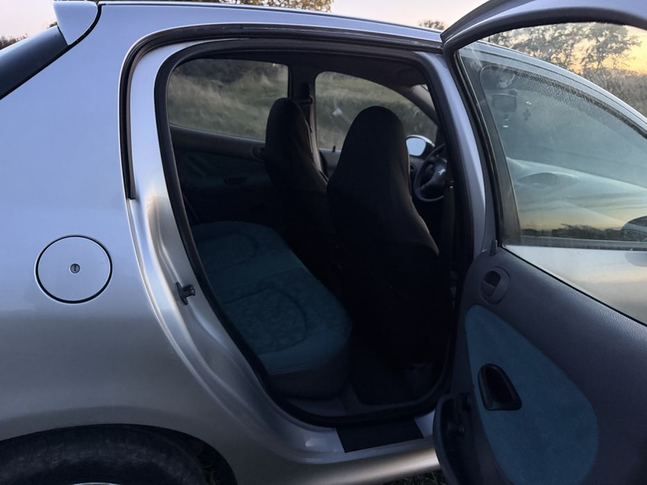 Peugeot 206 1.1 2500$