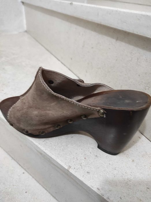 Socas em pele castanha